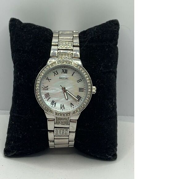 Relic ZR32325 Women Silver Stainless Steel Analog Silver Dial Quartz Watch JD164 - Picture 1 of 11